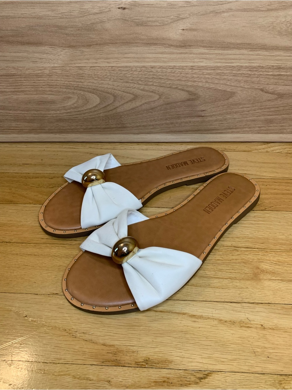 Steve Madden Dipsy White Rounded Toe Sandals - Size 8